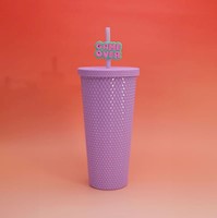 VASO CON TACHUELAS, TAPA Y SORBETE (700 ML/MORADO)